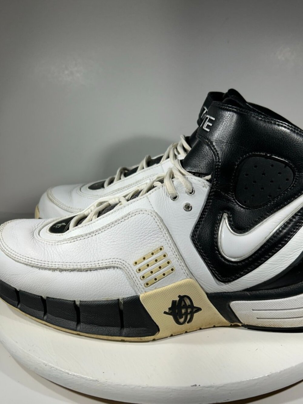 Nike Huarache Elite TB Mens Basketball Shoes Size 11.5 White Black Sneaker Retro